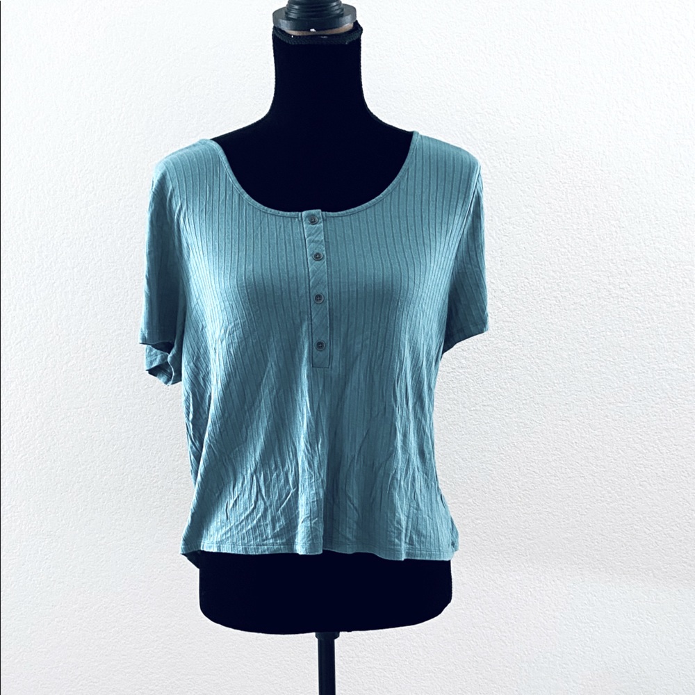 SOLD 5/$25! American Eagle Knit Top